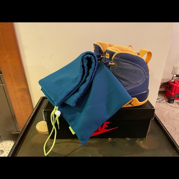 Jordan 9 Retro Calvin Bailey (2012) Size 12 - Picture 10 of 11